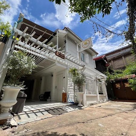 Ban Thungdang Housetel Bangkok Hotel Ngoại thất bức ảnh