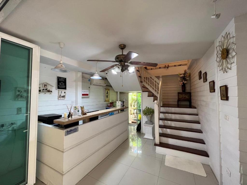Ban Thungdang Housetel Bangkok Hotel Ngoại thất bức ảnh