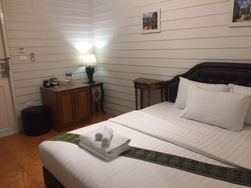 Ban Thungdang Housetel Bangkok Hotel Ngoại thất bức ảnh