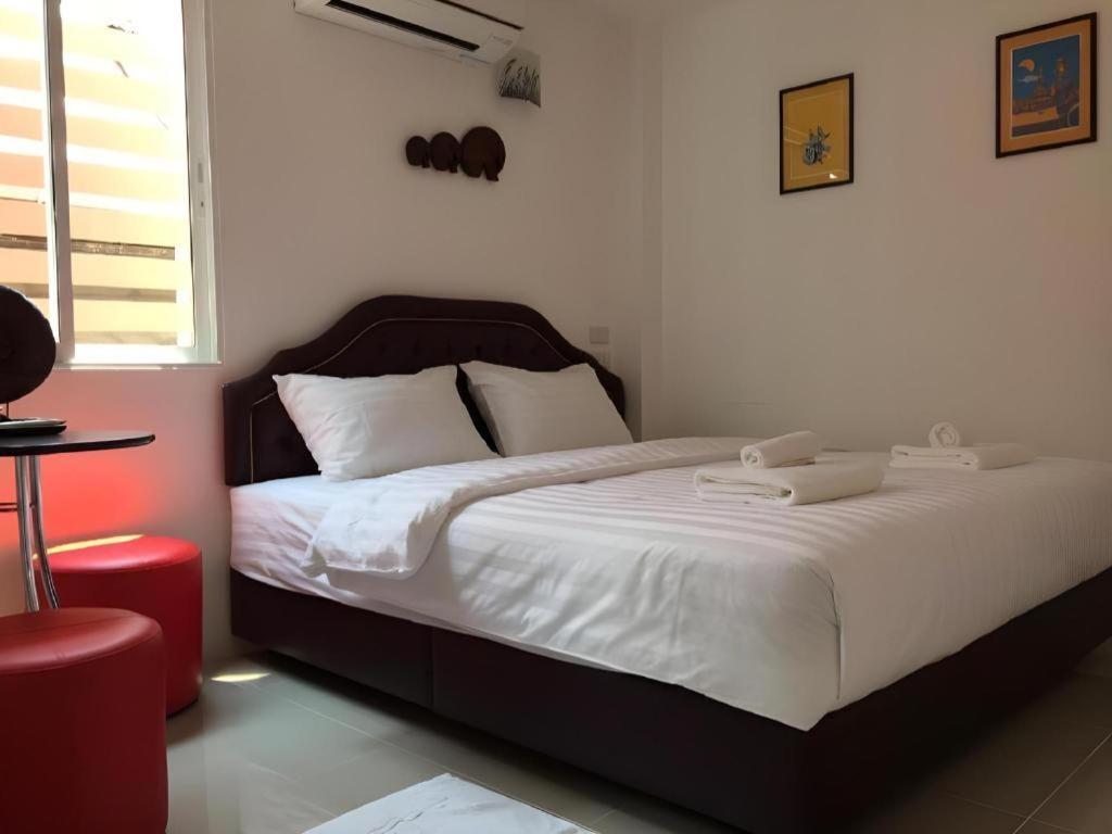 Ban Thungdang Housetel Bangkok Hotel Ngoại thất bức ảnh