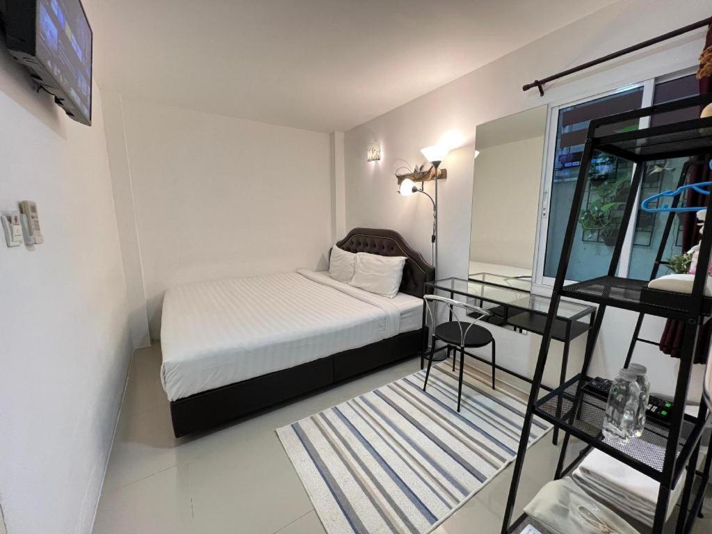 Ban Thungdang Housetel Bangkok Hotel Ngoại thất bức ảnh