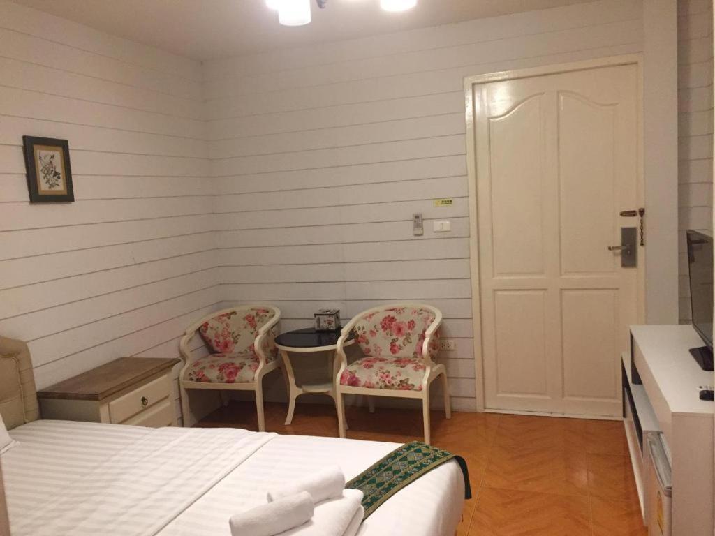 Ban Thungdang Housetel Bangkok Hotel Ngoại thất bức ảnh