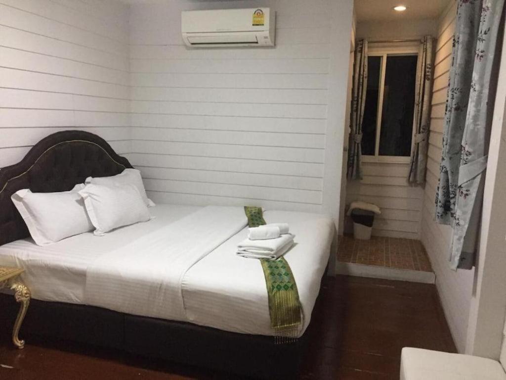 Ban Thungdang Housetel Bangkok Hotel Ngoại thất bức ảnh
