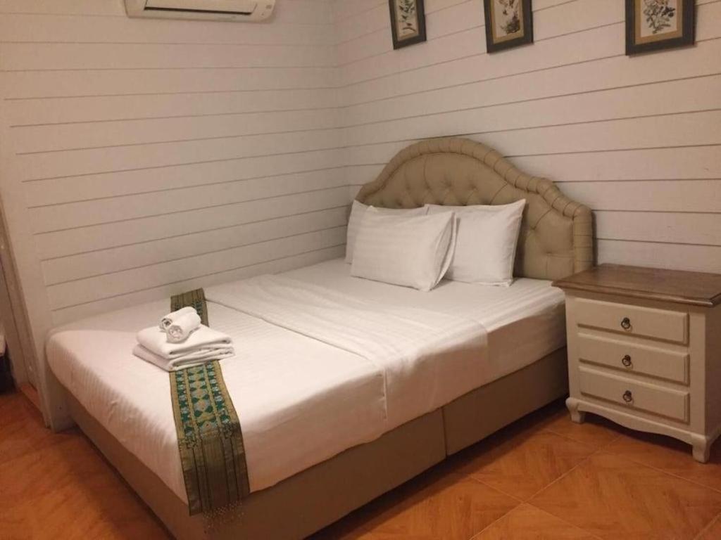 Ban Thungdang Housetel Bangkok Hotel Ngoại thất bức ảnh
