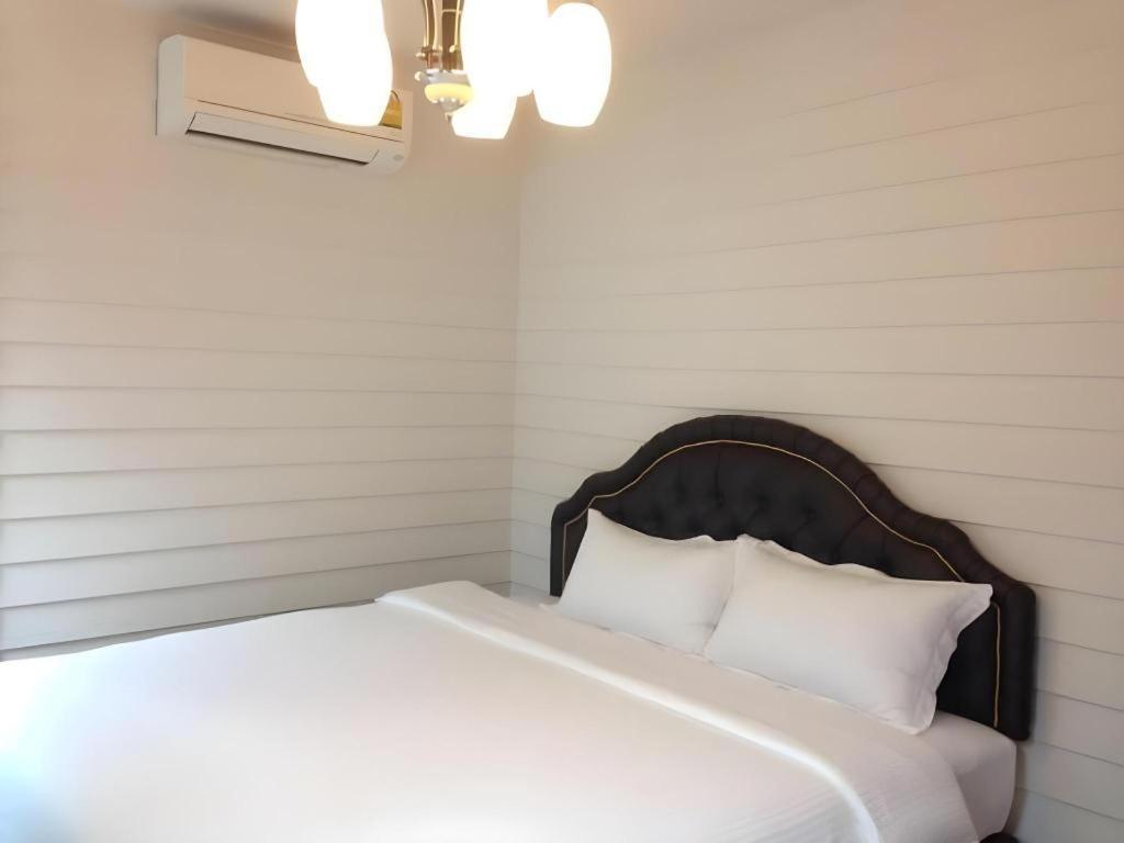 Ban Thungdang Housetel Bangkok Hotel Ngoại thất bức ảnh