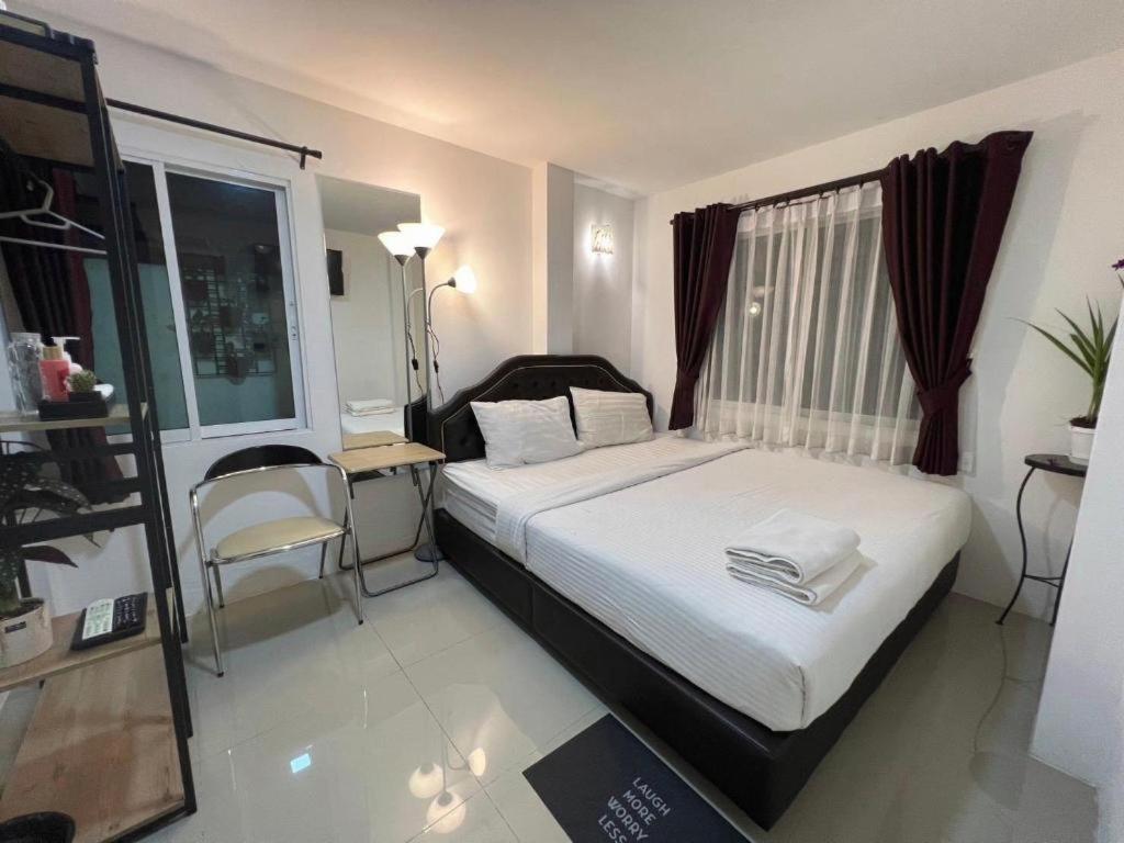 Ban Thungdang Housetel Bangkok Hotel Ngoại thất bức ảnh